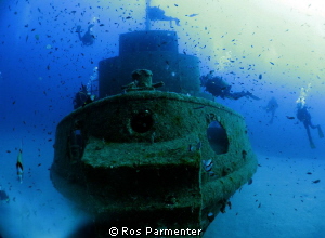 Divers approaching the wreck of the Rozi by Ros Parmenter 